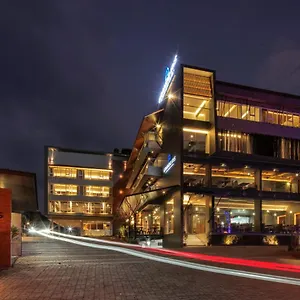 Grande Iris Hotel
